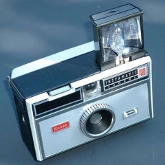 Kodak-Instamatic-100.jpg